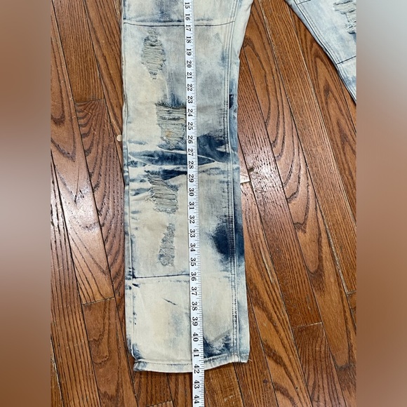 Men's Distressed Blue and White Jeans - Picture 10 of 16